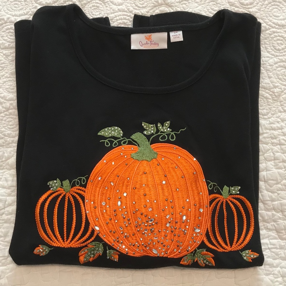 Rare QF black 3/4 sleeved round neck top with embroidered pumpkins—sparkly! (2X)